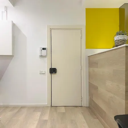 U-nique Sants * برشلونة